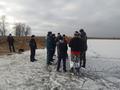 Хойники. Тонкий лед водоемов таит опасность.